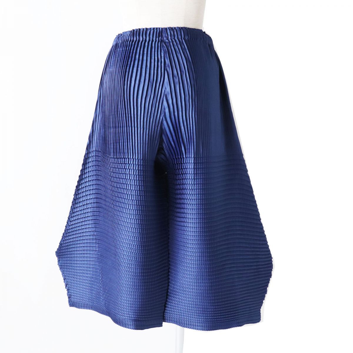 美品　イッセイミヤケ　me プリーツ　ワイドパンツ　ガウチョFINE KNIT me ISSEY MIYAKE ミーイッセイミヤケ 24AW FINE KNIT PLEATS