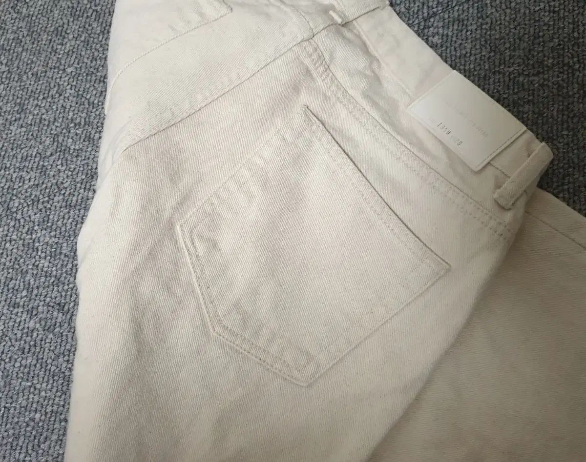BRANDED ホワイトデニム 出品