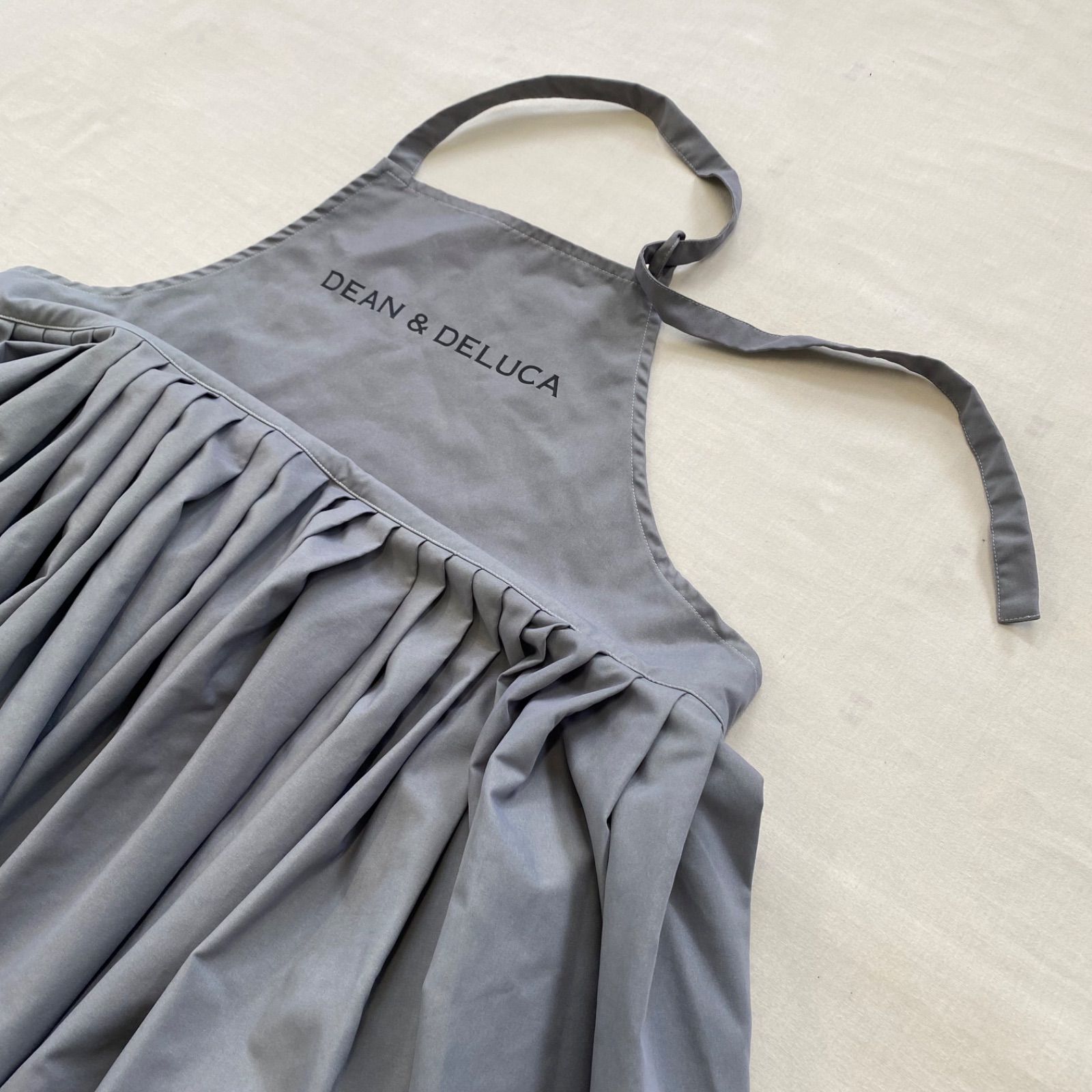 DEAN & DELUCA グレーエプロン DEAN & DELUCA ジャガードエプロングレー×ホワイト | DEAN