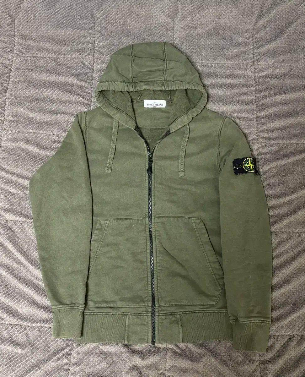 STONE ISLAND(ストーンアイランド) フード付き ジップアップパーカー 