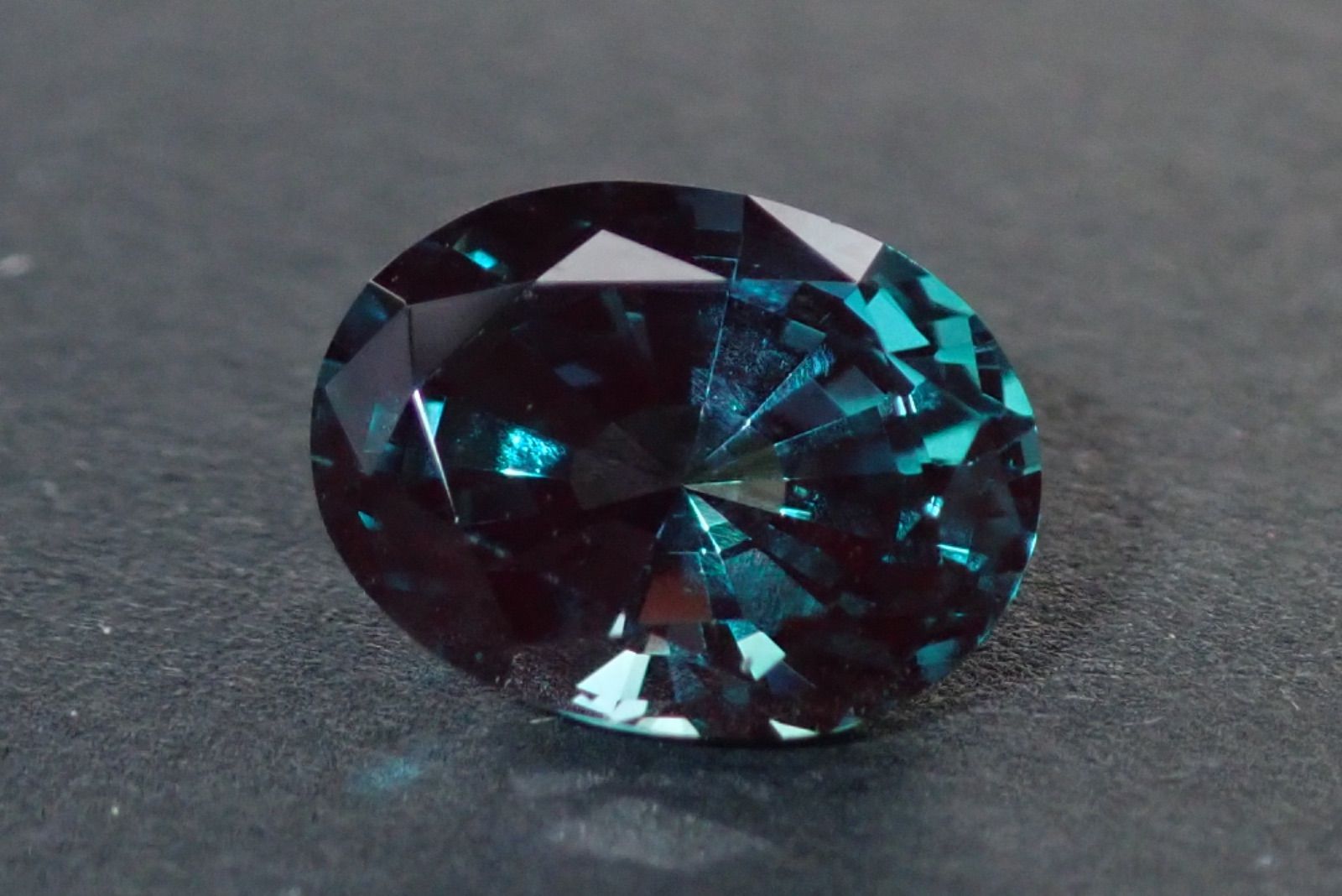 クレサンベール 合成アレキサンドライト ルース 1.628ct 約6mm×8mm ソーティング付き！