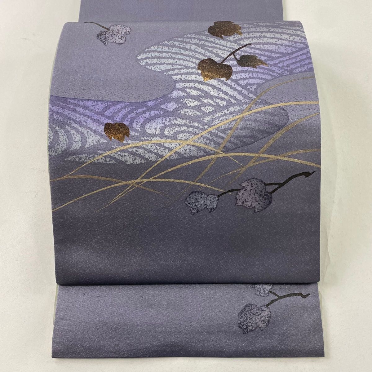 袋帯 秀品 葉柄 流水 箔 金彩 灰紫 お太鼓柄 正絹 【中古
