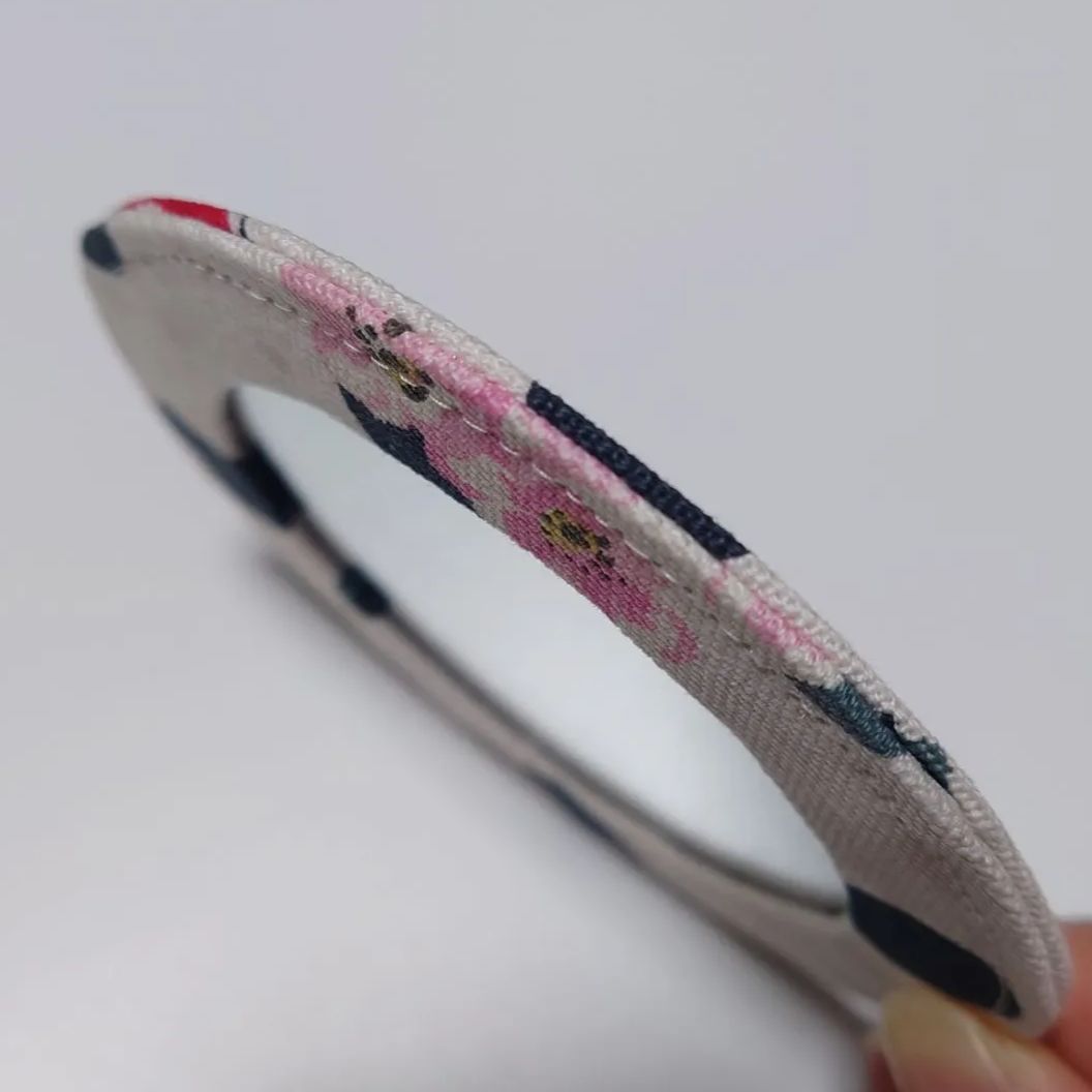 コンパクトミラー キャス・キッドソン 【ハンドメイド】 - メルカリ