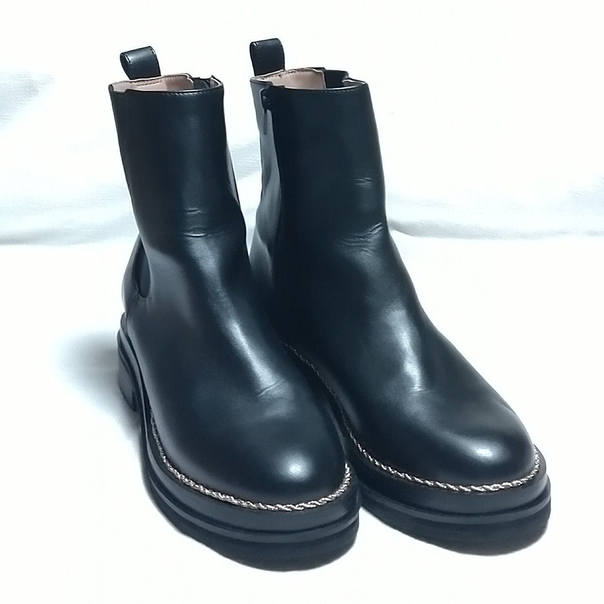 新品未使用品 Herlipto Chelsea Chain Ankle Boot 新品】Chelsea Chain Ankle Boots サイドゴア ショ－トブーツ Her lip