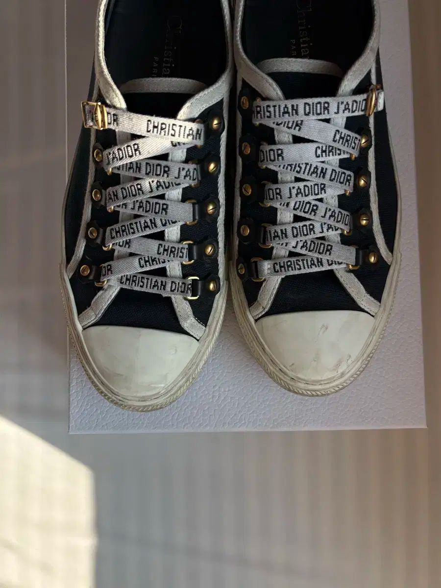 N DIOR