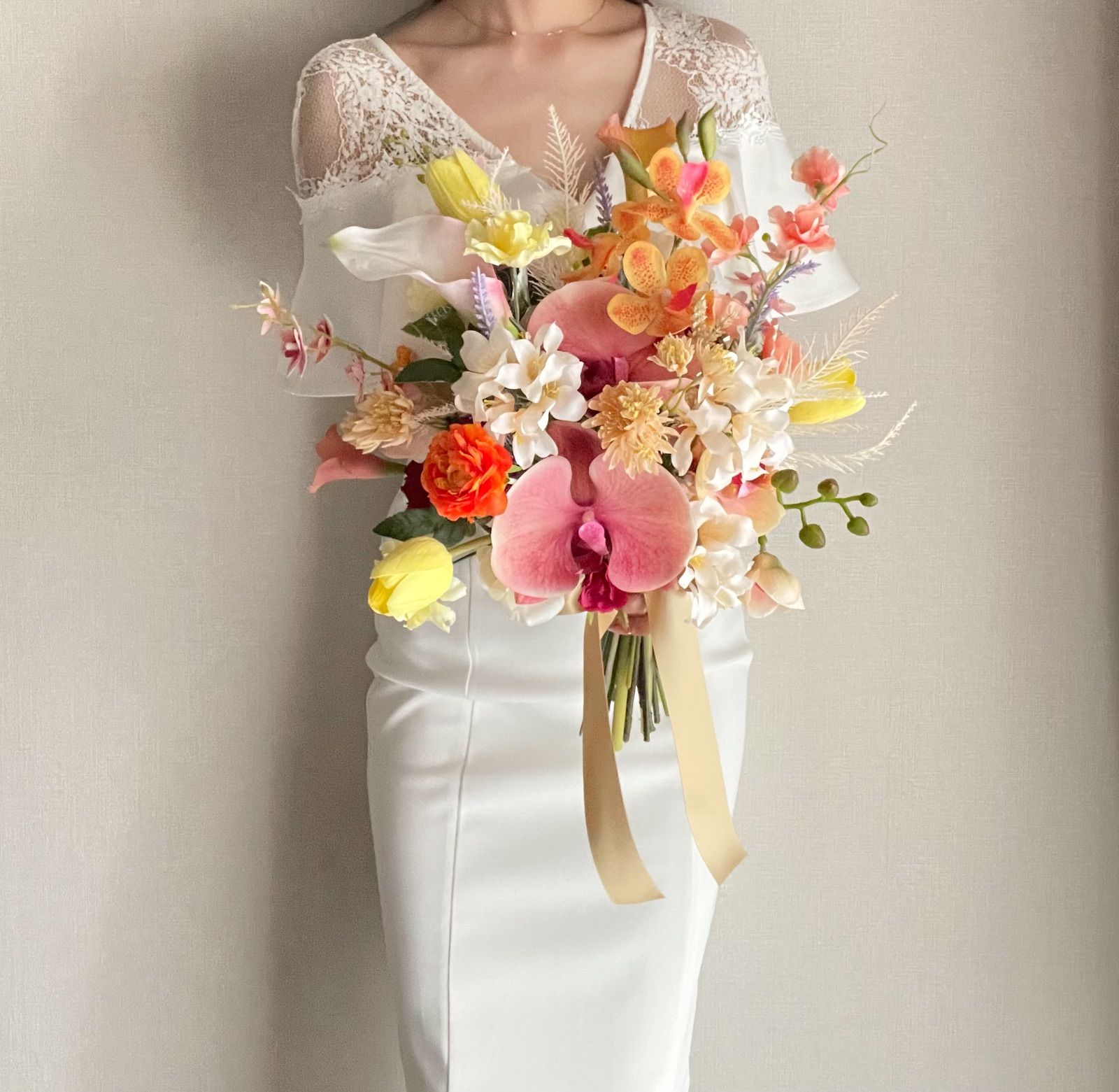 イエローブーケ　ブートニア　アーティフィシャルフラワー　ウェディングブーケ カラーとリリィのイエローブーケ ウェディングブーケ ブートニア