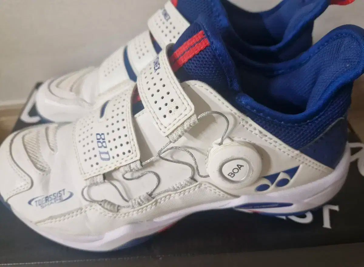 ヨネックス バドミントンシューズ