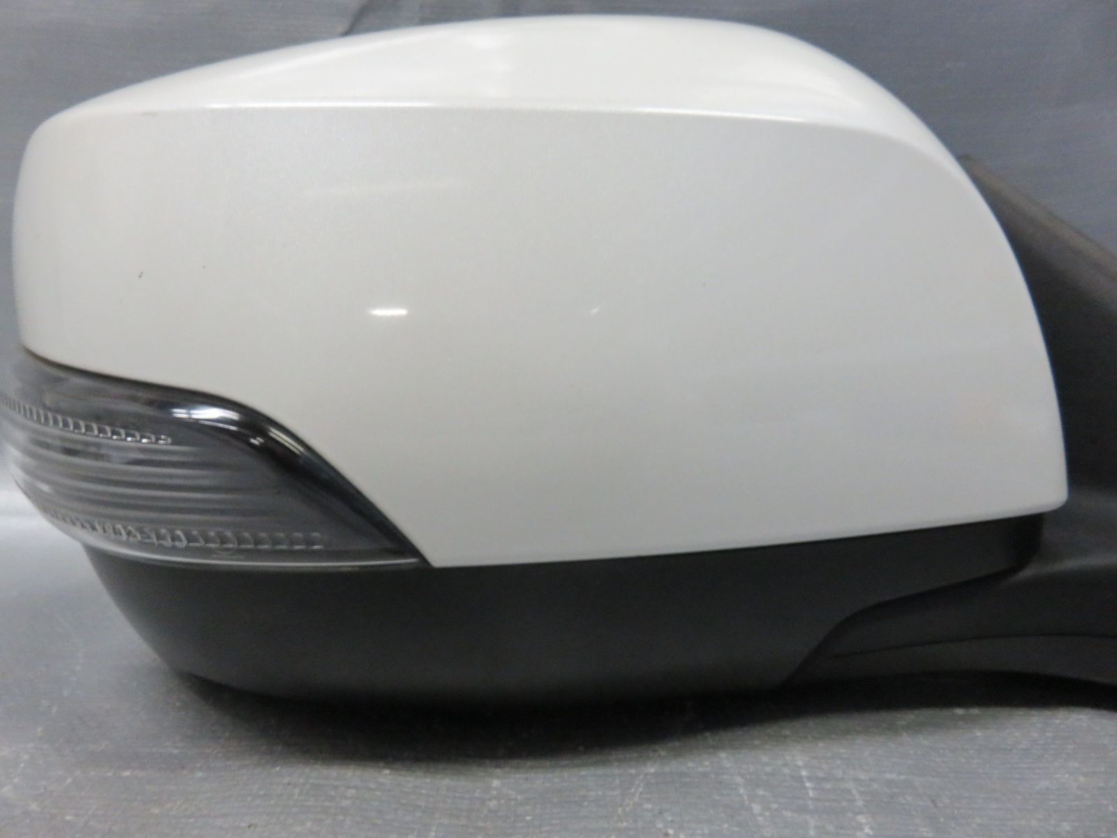 スバル レガシィ ドアミラー 右 運転席 BRG BRM BR9 BM9 118スバル 