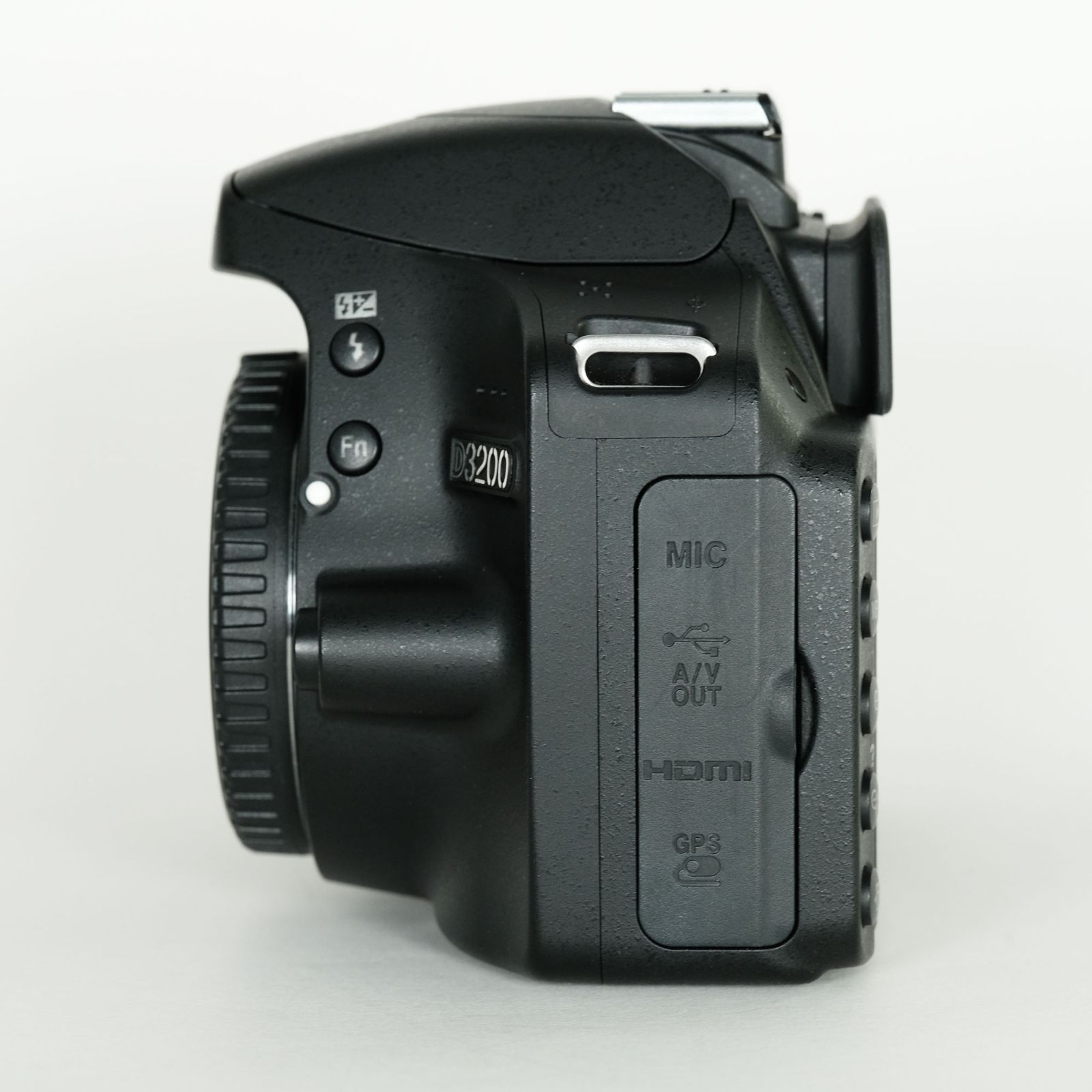 美品｜シャッター数7,360回] Nikon D3200ボディ ブラック