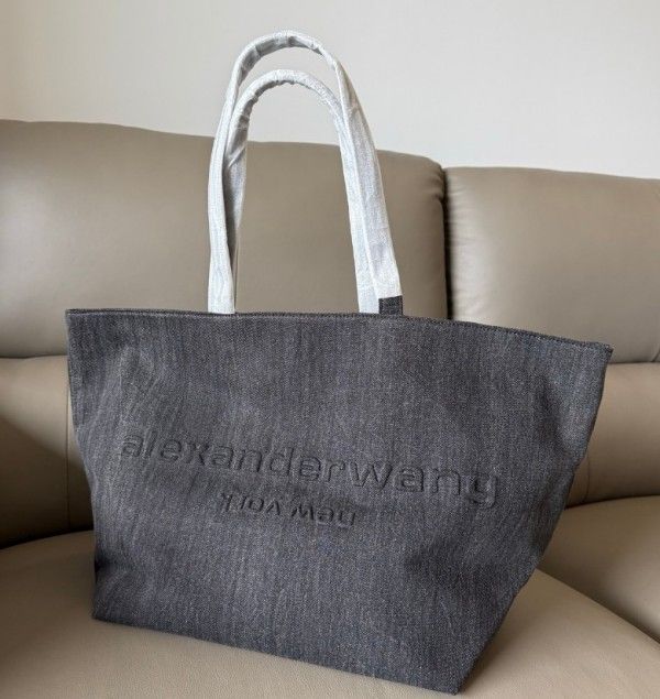 Alexander Wang / Punch コットンデニム トート Punch Tote Bag in Cotton Denim in GREY AGED | alexanderwang®