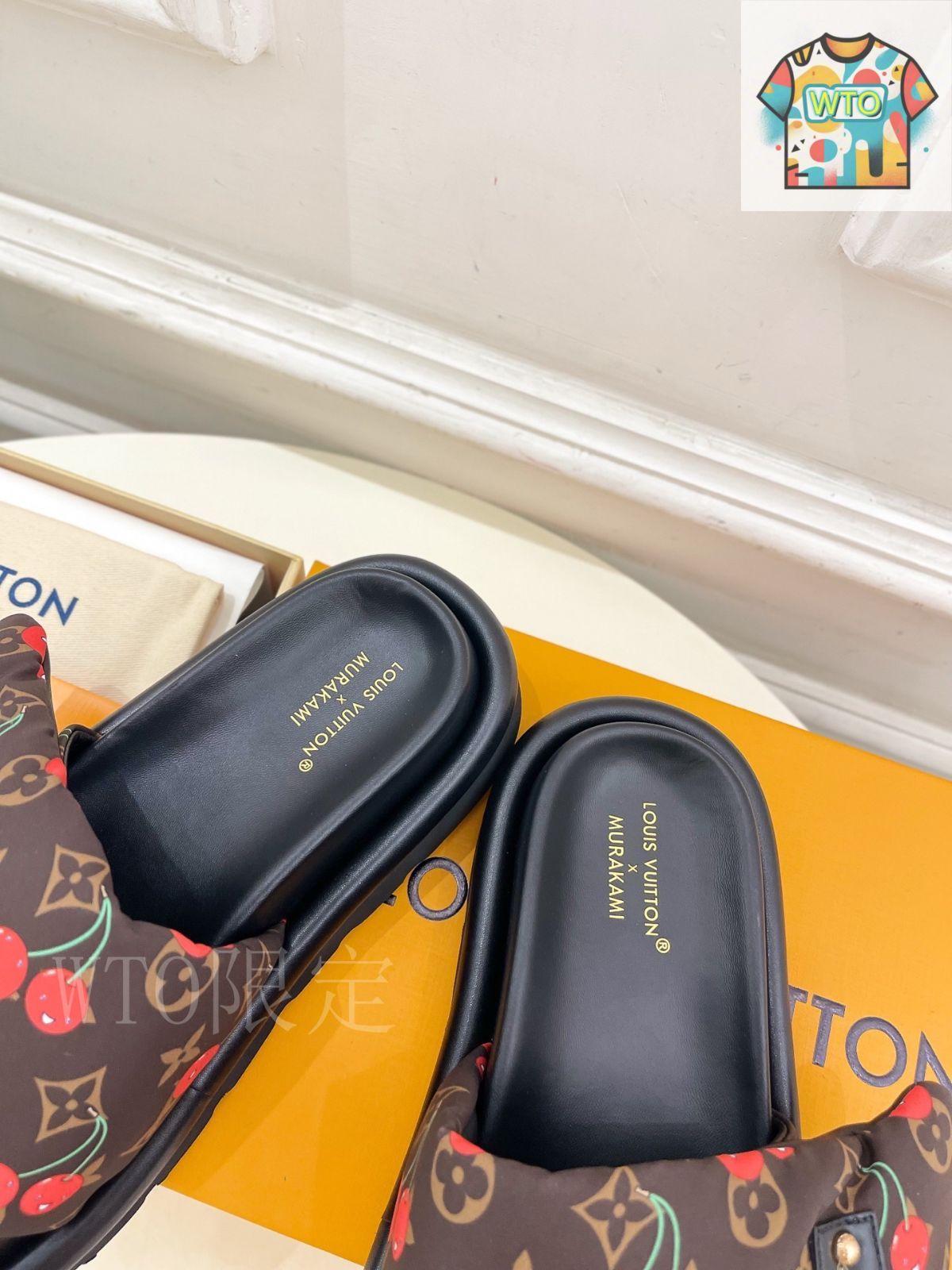 【足元を上品華やかに♪】Louis Vuitton フラットサンダル LOUIS VUITTONルイヴィトンフラットサンダル03 - メルカリ