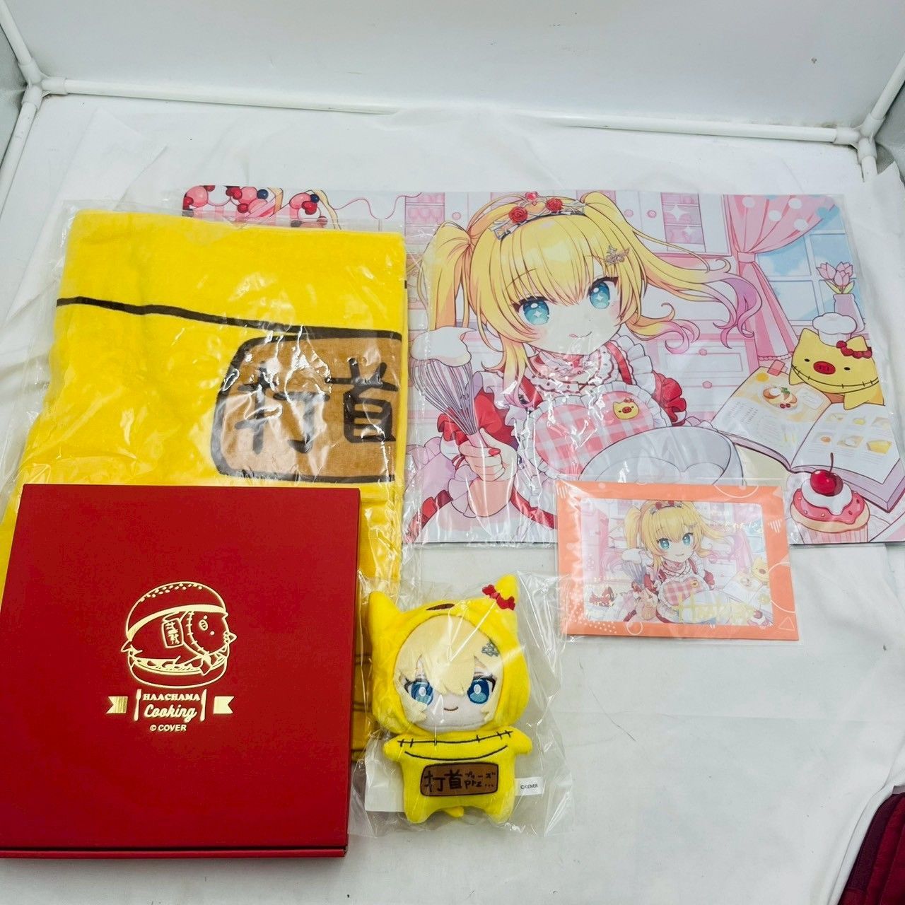 誕生日記念 ホロライブ 赤井はあと HAACHAMA グッズセット エプロン ぬいぐるみ 皿 マット等