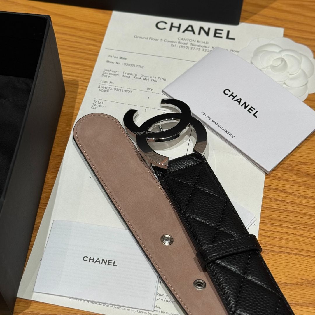 CHANEL クリスタル付きブラックベルト新品お安く出品してる為値下げは✖️ CHANEL クリスタル付きブラックベルト新品お安く出品してる為