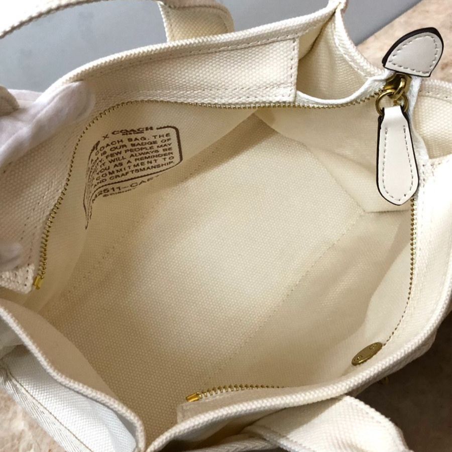 coach カーゴトート26.ディズニーバッグ　ミッキー　CAE70 COACH® | Disney X Coach Cargo Tote Bag 26 With Mickey Mouse