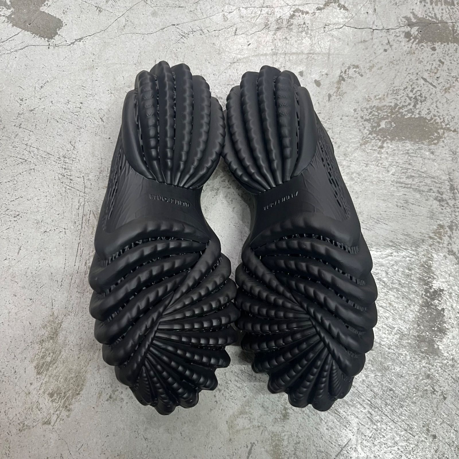 Aliveform ARMIS SLIDE CHARCOAL アライブフォーム ALIVEFORM Armis Slides – ARYS Store