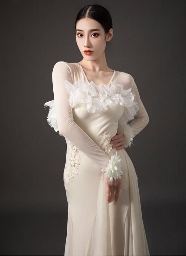 お買い物の参考にどうぞ。 社交ダンス ドレス 社交ダンス 衣装 ワンピース モダン スタンダード ルンバ レッスン着 透け感 広がる裾 ワルツ 練習着 発表会 ストレッチ 団体