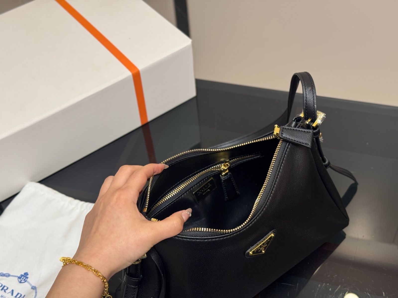 プラダ　ポーチ　アーム　本物 今日特価】Prada プラダ ヴィンテージ ホボ アームポーチ（30