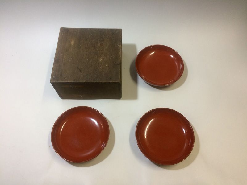 昭和レトロ-漆-丸皿（朱）--銘々皿3枚揃 - メルカリ