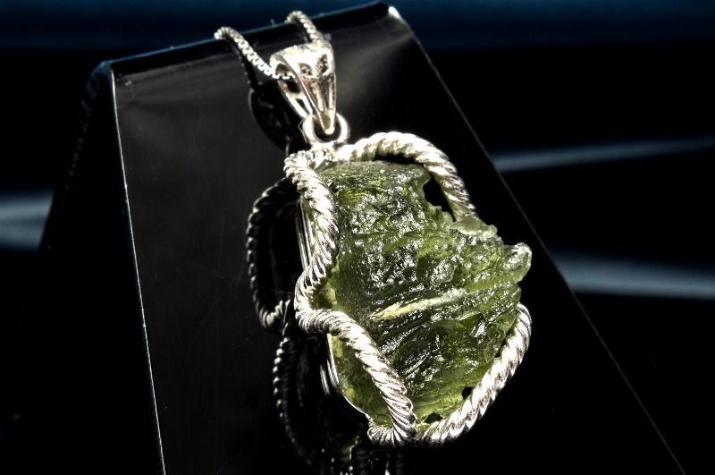 １点物 AA シルバー925 モルダバイト 20x14mm 原石 ペンダントトップ パワーストーン 天然石 _PC6483