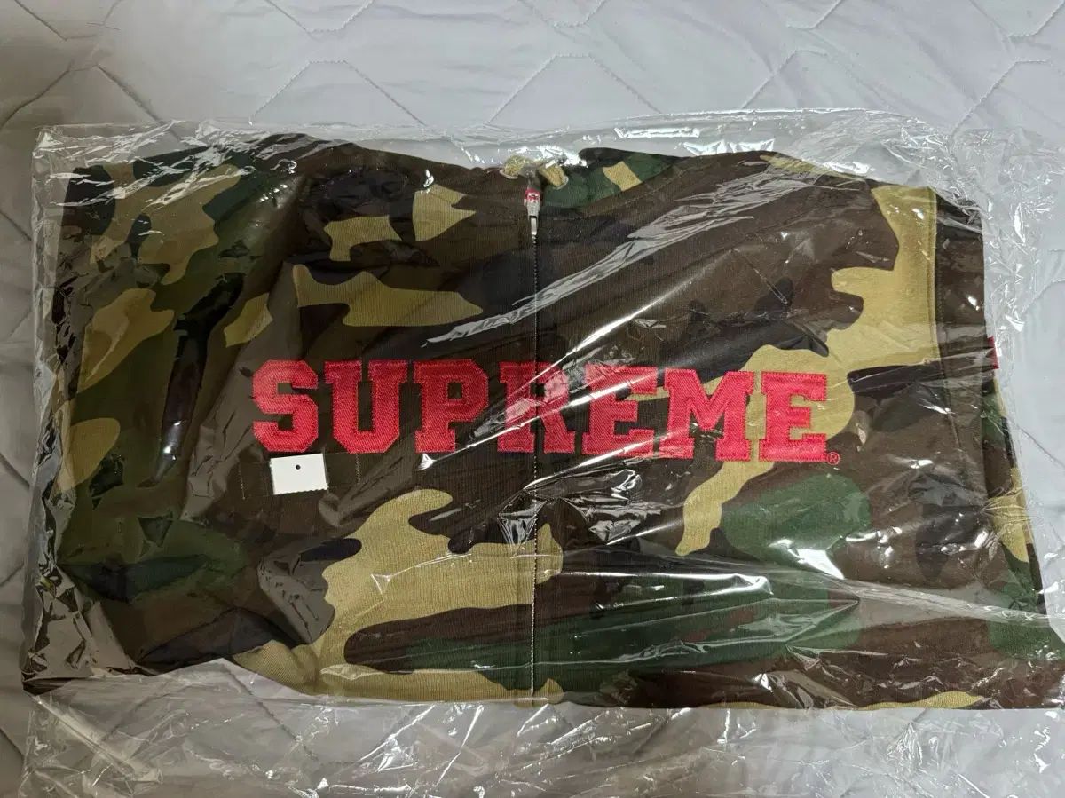 Supreme シュプリーム カレッジエイト アップリケ ジップアップ フード スウェットシャツ カモフラ