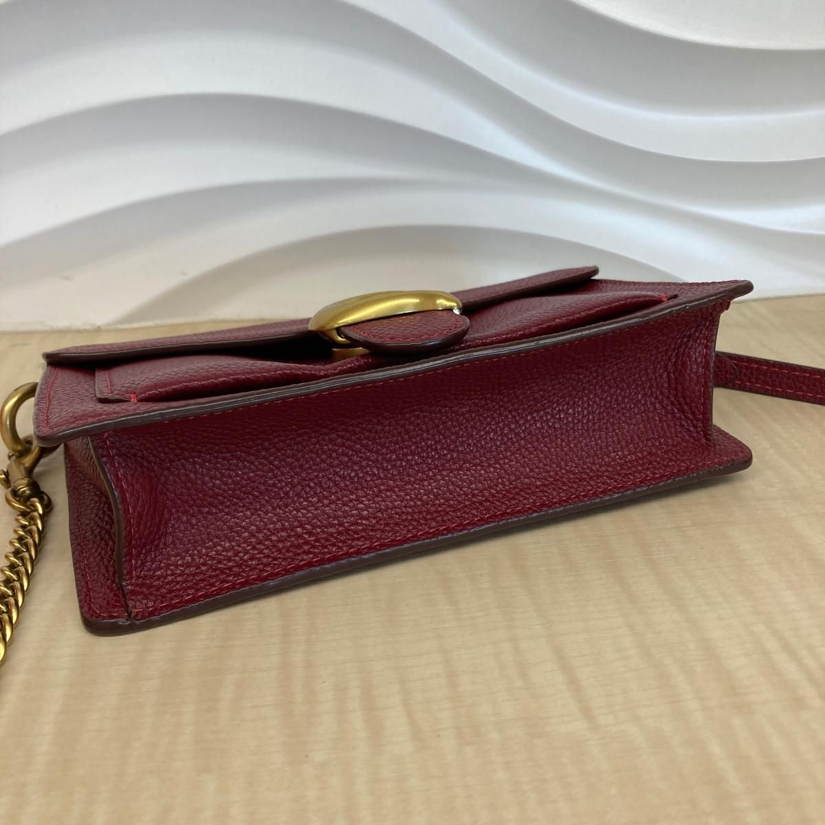 美品**COACH タビー レッド クラッチバッグ ショルダーバッグ ボルドー 中古】 COACH （コーチ） ﾀﾋﾞｰ ﾁｪｰﾝ ｸﾗｯﾁ ｼｮﾙﾀﾞｰﾊﾞｯｸﾞ 20 バッグ