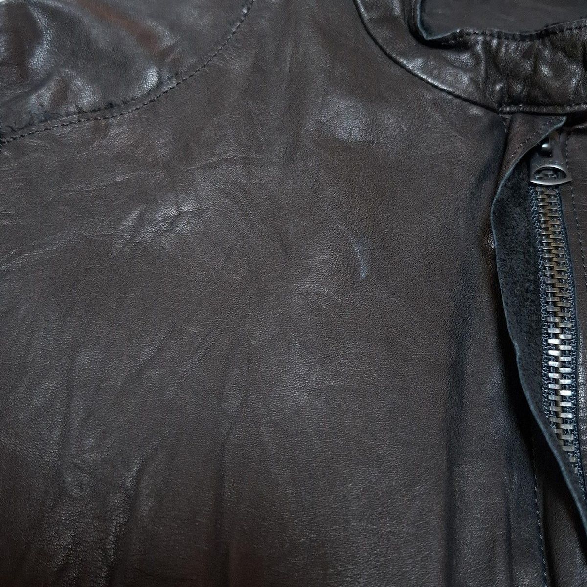 Sissi のレザージャケット sisii(シシ)｜ノーカラー レザートラック