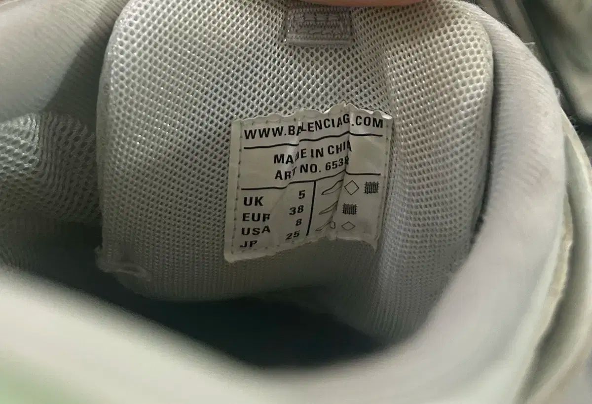 BALENCIAGA