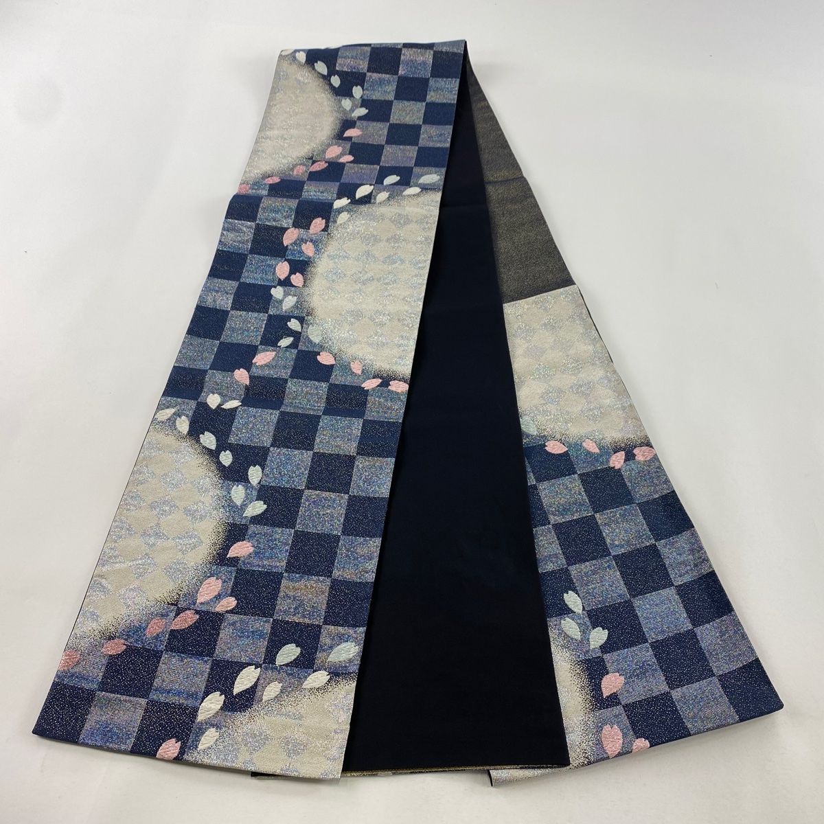 袋帯 秀品 桜の花びら 市松模様 ラメ箔 刺繍 濃紫 六通 正絹 【中古