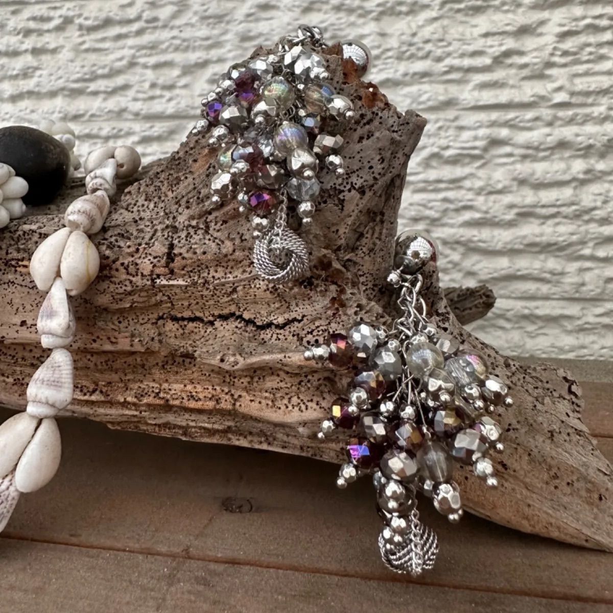 COQU ハンドメイドピアス　キャッチまでシャラシャラ 金沢土産 金澤きらり耳飾り ひゃくまんさん シリーズ 彫刻タイプ