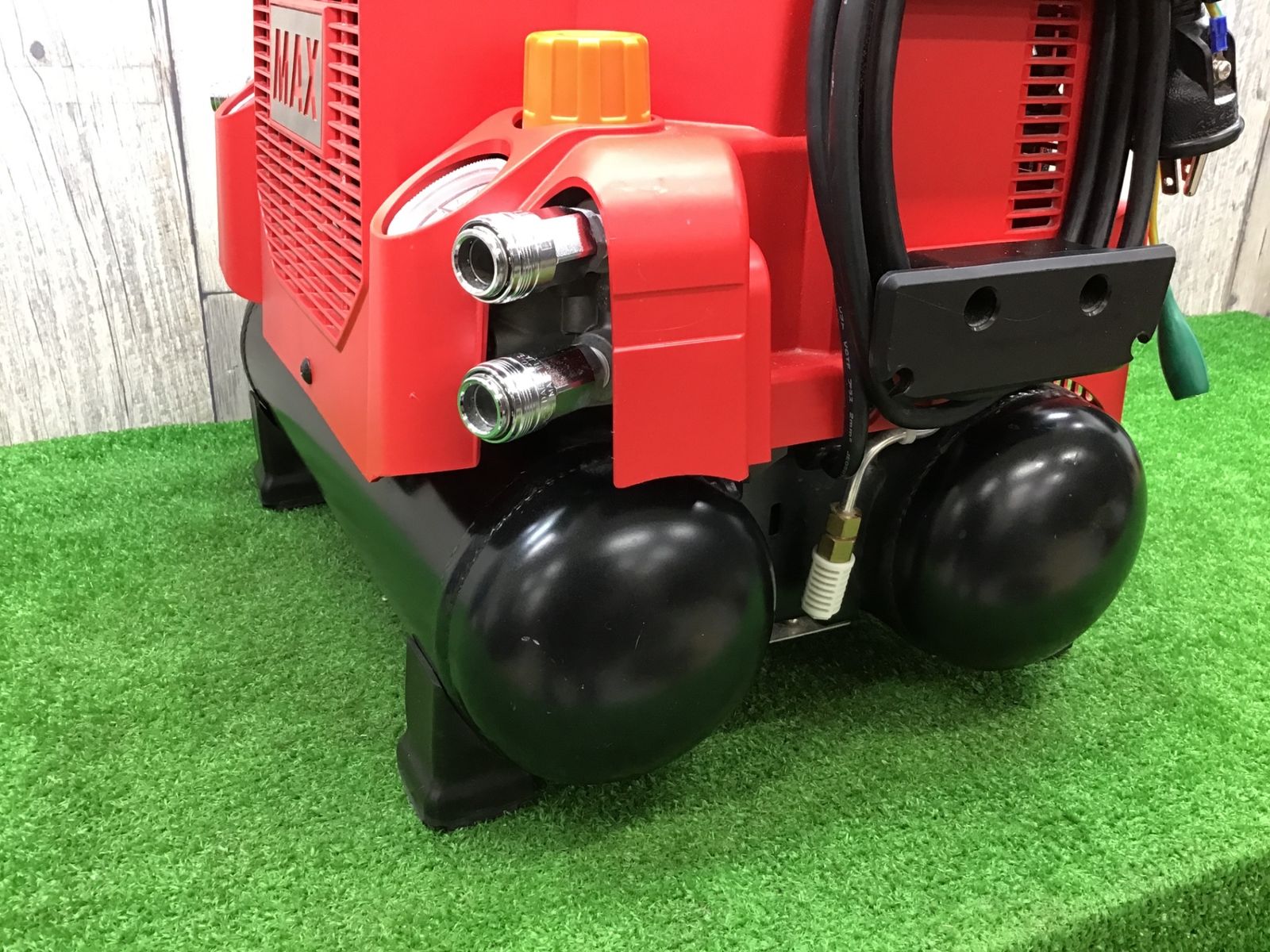 MAX