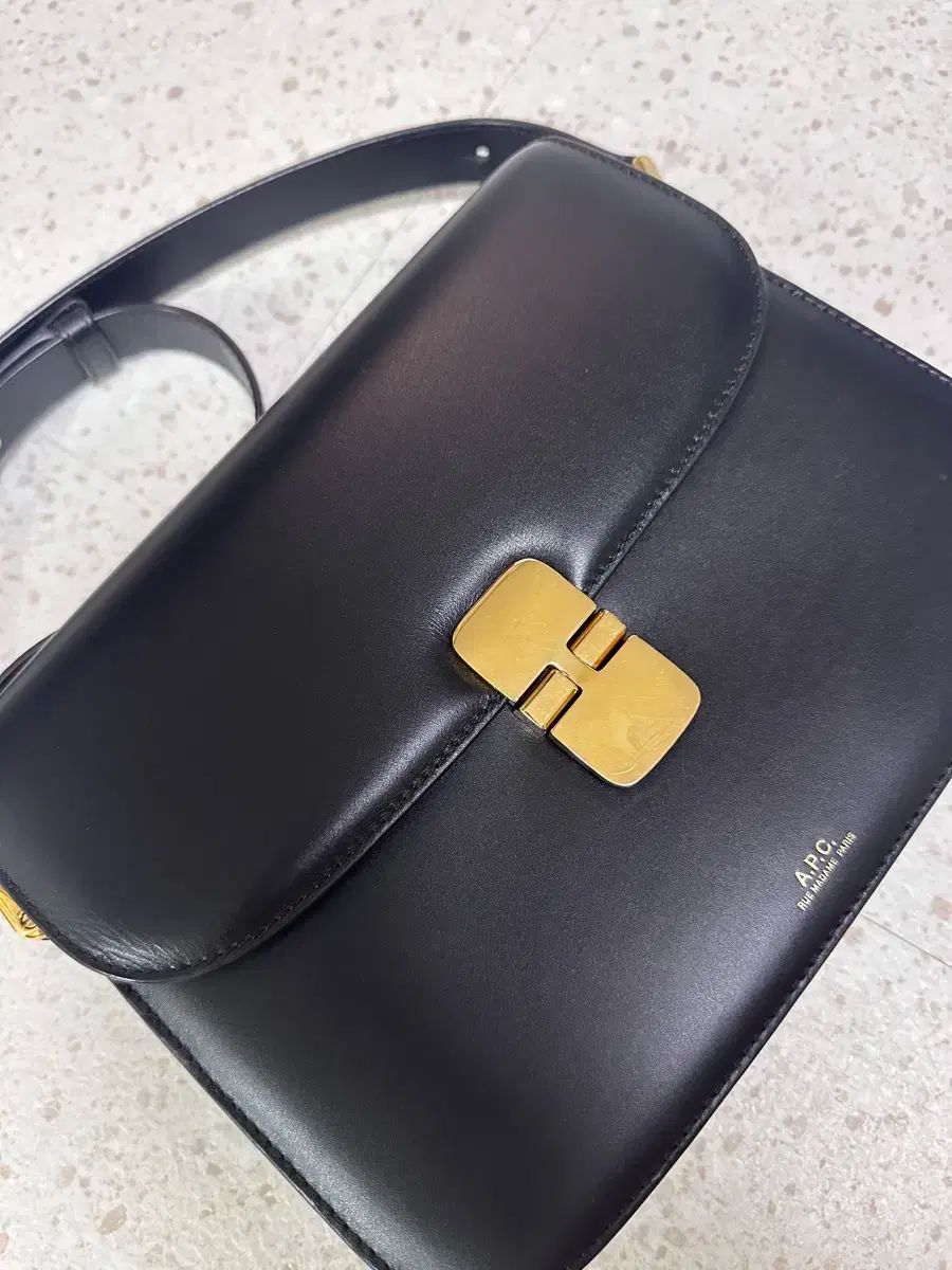 A.P.C アー ペー セー apc グレースバッグ ラージ