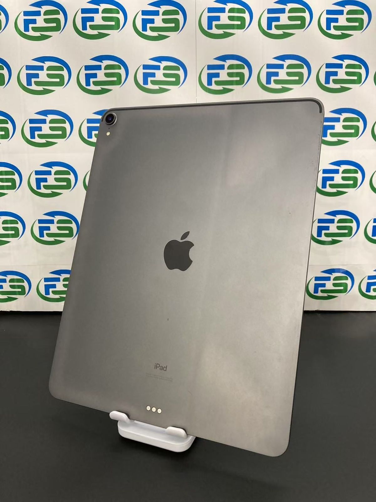 【良品】iPad Pro 12.9インチ 第3世代 64GB Space Gray Wi-Fiモデル 充電セットおまけ付き！