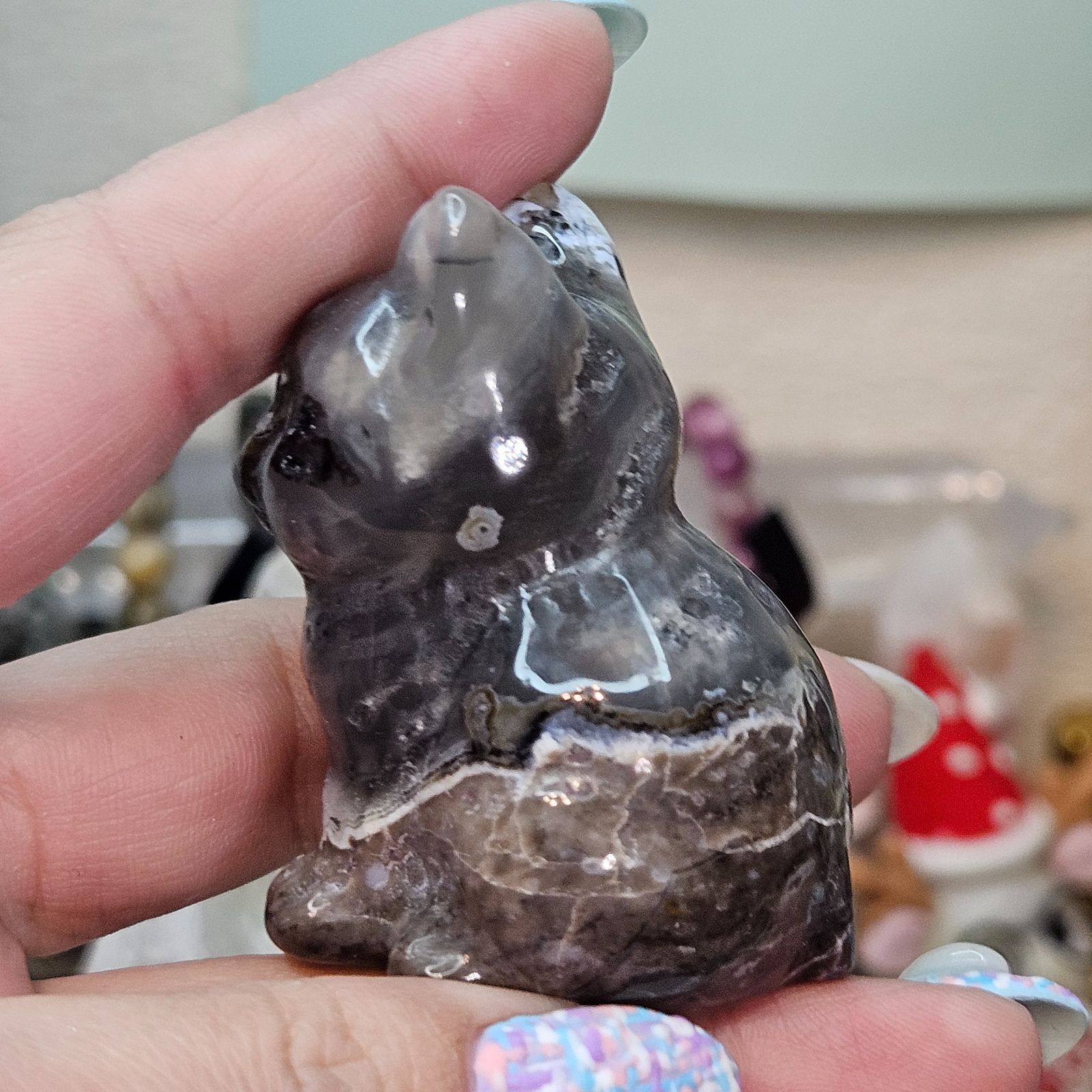 天然石　ボルケーノアゲート　カービング　トリケラトプス　UV蛍光No.1347 激レア✨💖✨ボルケーノアゲート✨猫✨カービング✨ - メルカリ