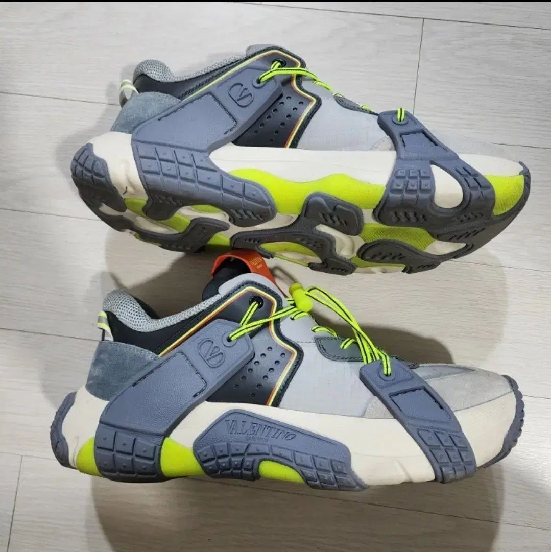VALENTINO(ヴァレンティノ) ロックランナー スニーカーズ 41 - メルカリ