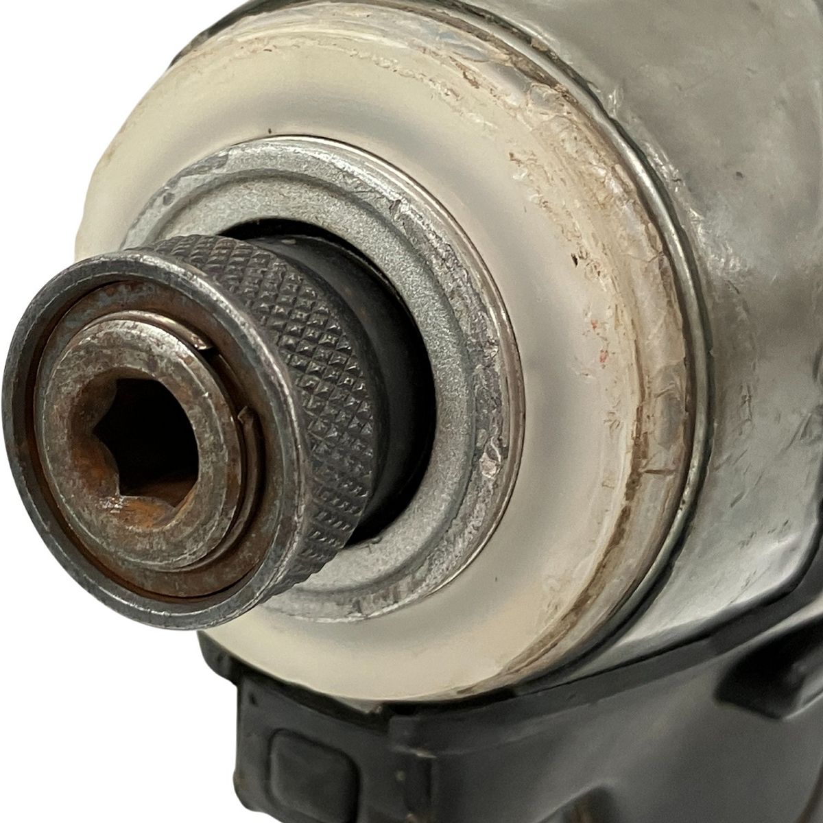 充電式インパクトドライバ