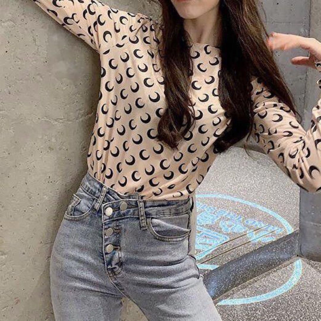 クレセントムーン 　三日月総柄プリント 　ロングTシャツ 　　肌色 クレセントムーン 三日月総柄プリント ロングTシャツ 肌色 - メルカリ