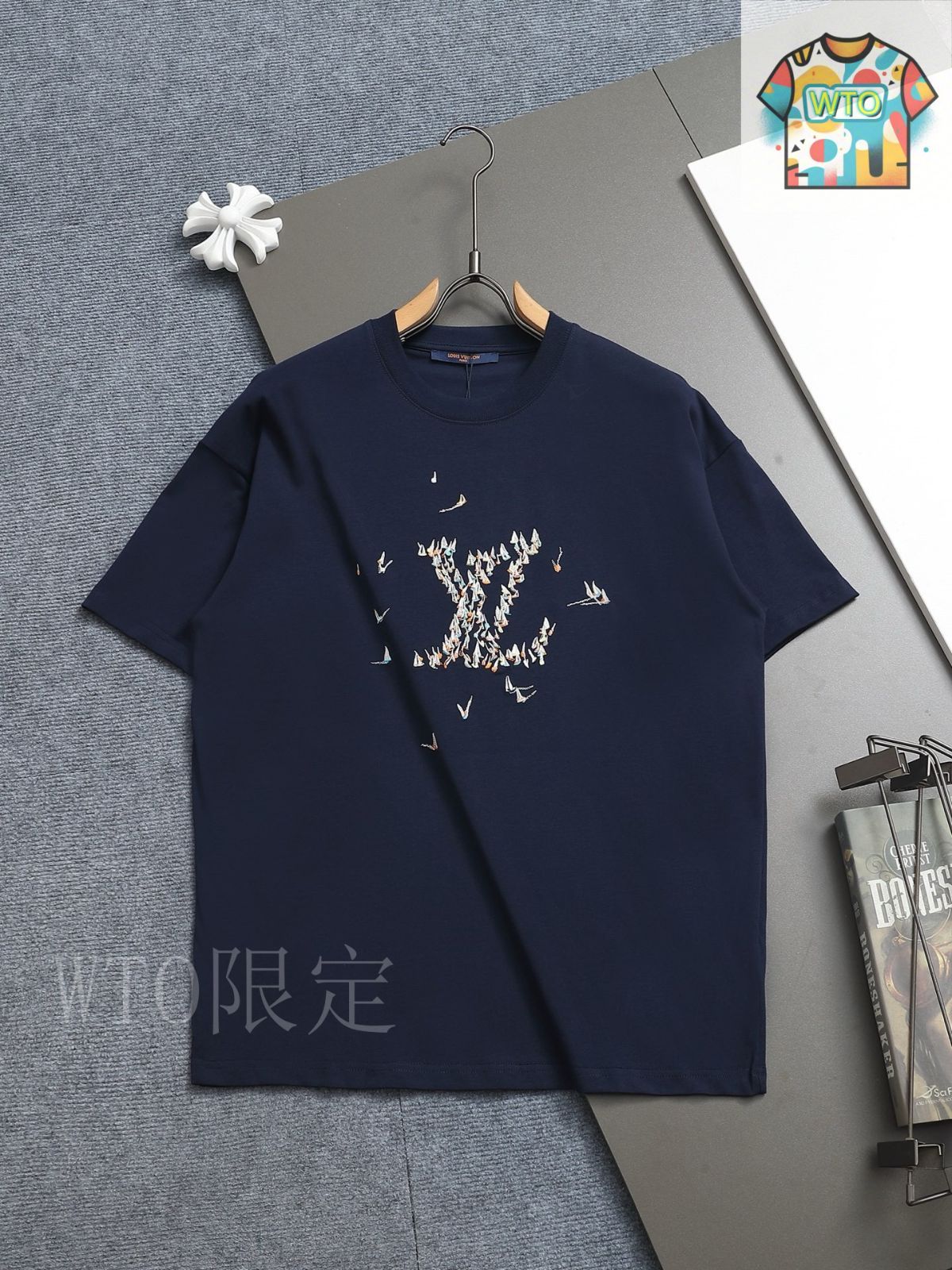 【LV◆刺繍がポイント！】 Louis Vuitton Tシャツ 今日特価】Louis Vuitton ルイヴィトン 1V ヨットロゴ刺繍 T