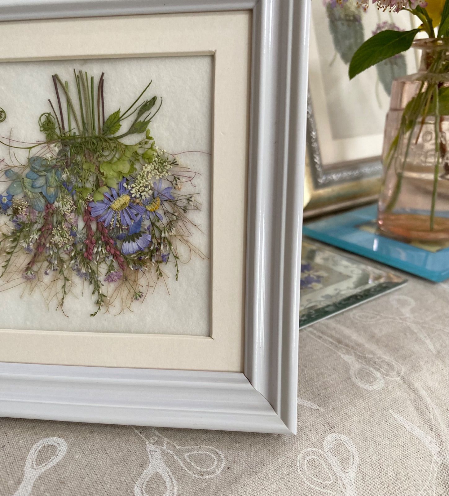 【新品・未使用】押し花　ドライフラワー　アート　額縁付き 押し花アート 色が何年も無くなりません 咲き続ける インテリア