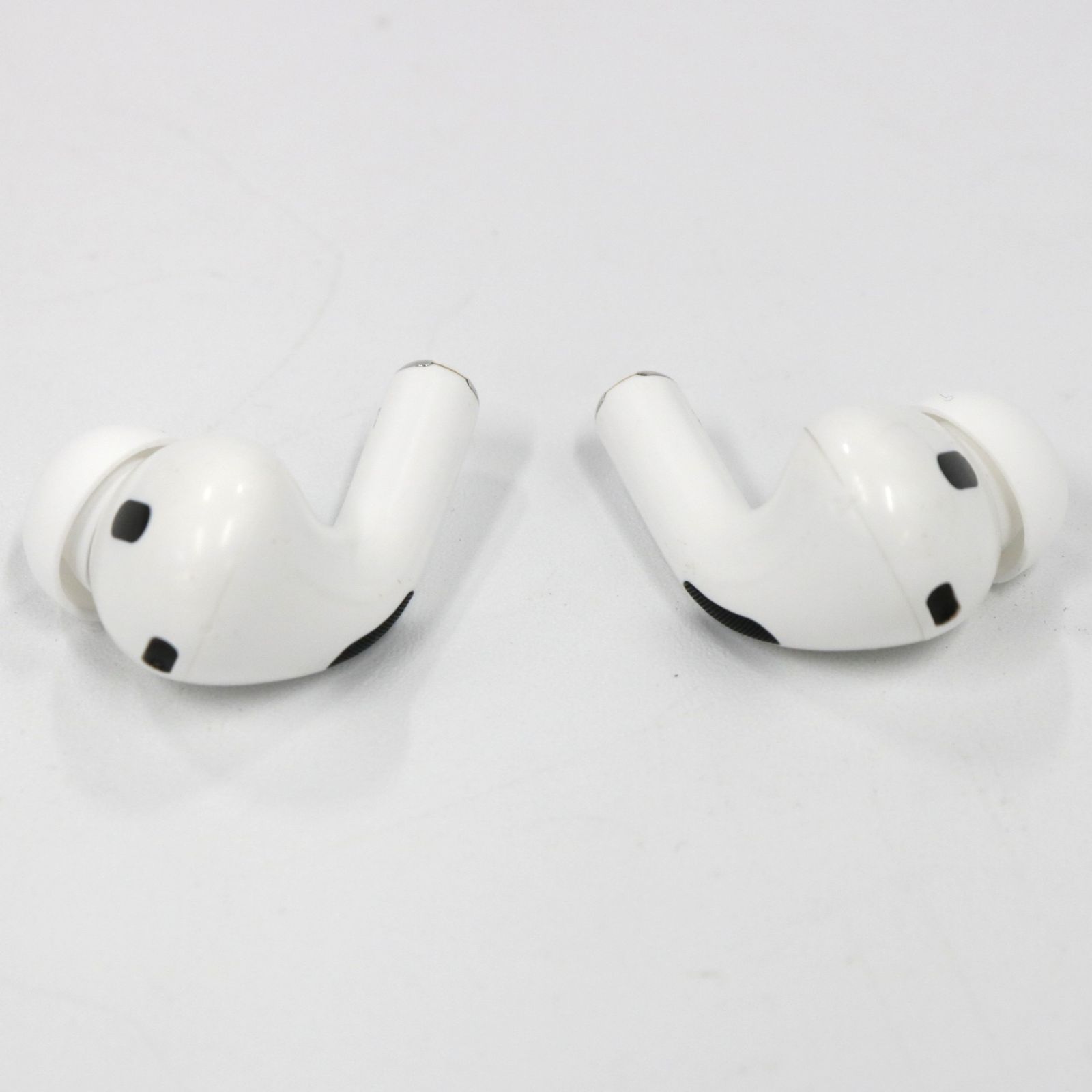 中古 Apple AirPods Pro 第2世代 MTJV3J/A（USB-C）ワイヤレスイヤホン