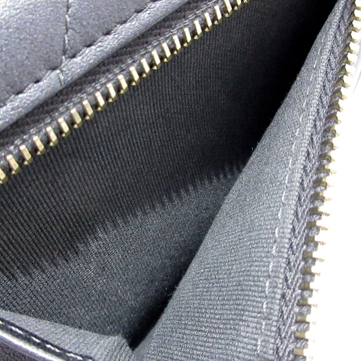 美品　CHANEL シャネル　マトラッセ　ラムスキン　ジップ　三つ折り財布 CHANEL(シャネル) 3つ折り財布美品 マトラッセ AP3328