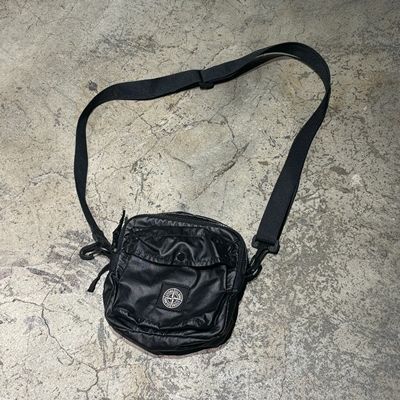 STONE ISLAND ストーンアイランド ボディバッグ ブラック 表参道t