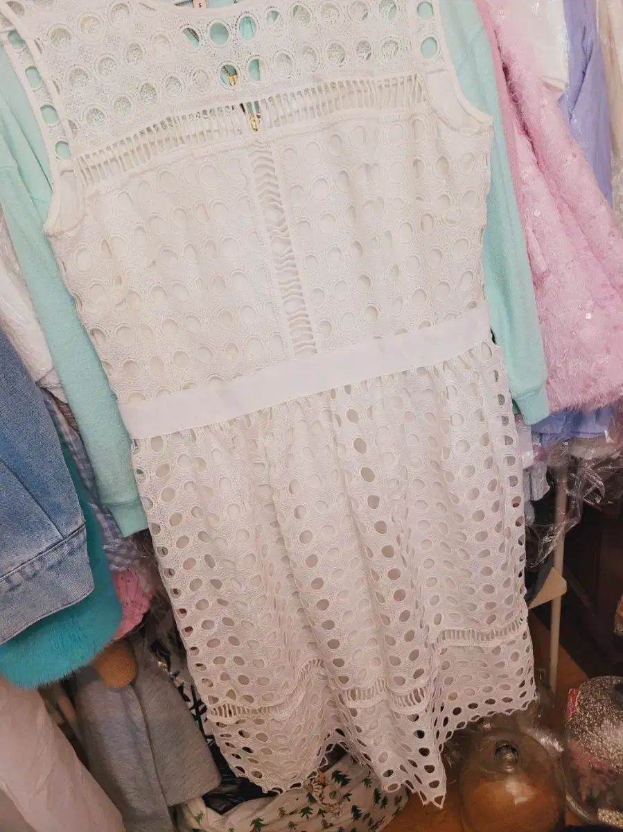 輸入ホワイトパンチング