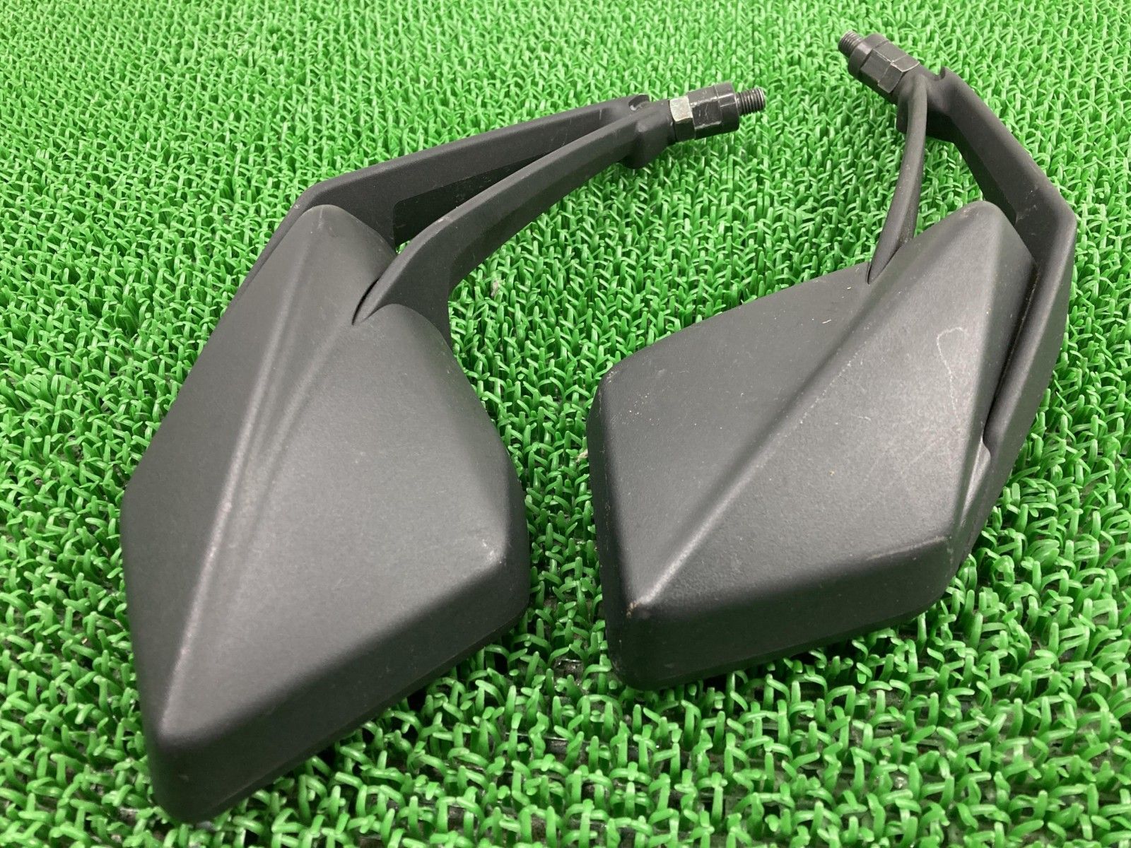 Z1000 ミラー 左右 002010 カワサキ 純正 バイク 部品 ZXT00W ZRT00F 正10mm コケキズ無し 品薄 車検 Genuine 【中古】 60 Z1000 ミラー 左右 002010 カワサキ 純正 中古 バイク 部品 ZXT00W