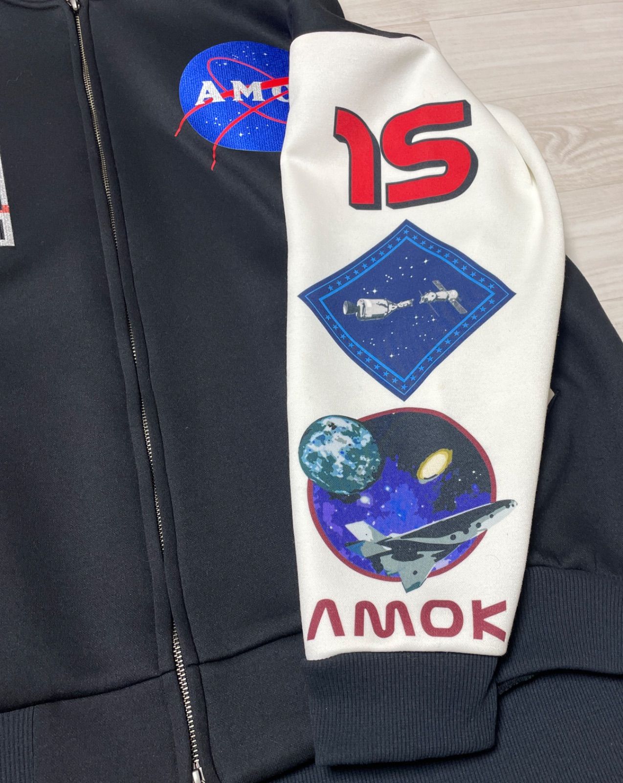 AMOK アモク 宇宙テーマ ジップアップパーカー Lサイズ - メルカリ