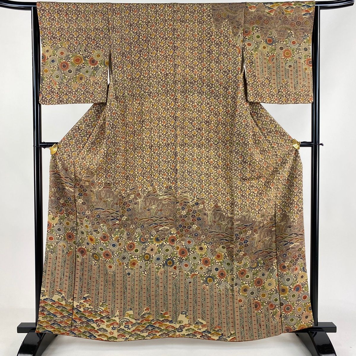 付下げ 身丈161cm 裄丈64cm M 袷 草花 流水 ちりめん 薄茶色 正絹 秀品
