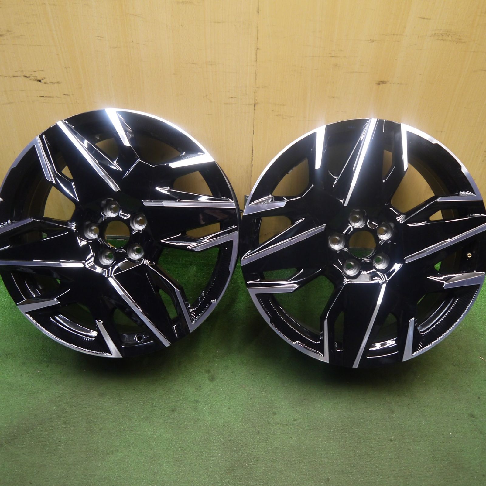 新車外し 2本 プジョー 3008 現行 純正 ホイール 19インチ 19×7.5J PCD108 5H 5092407Hホ