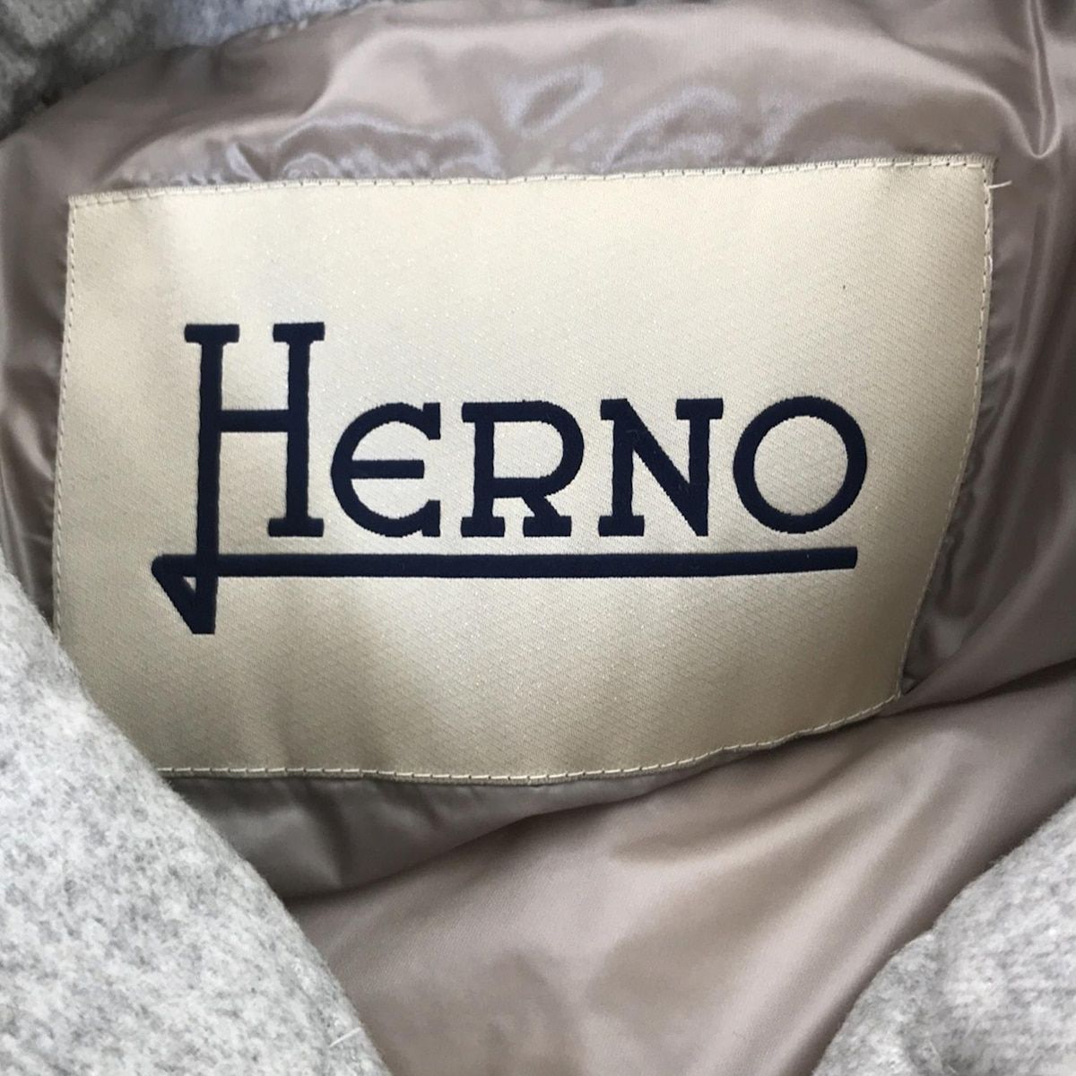【専用】✨ ヘルノ ダウン 半袖 42 L ベージュ グレージュ ダウン90% HERNO（ヘルノ）ダウンコート ベージュ サイズ:38(S位