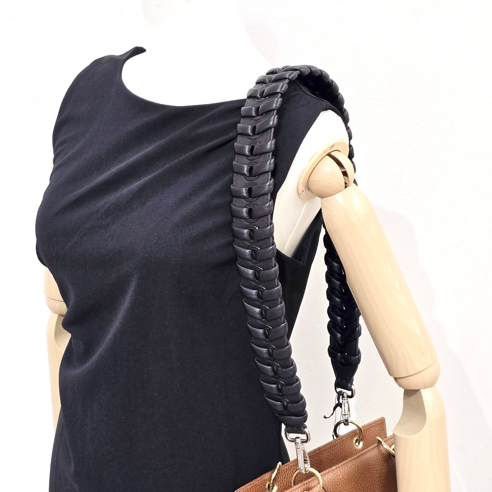 FENDI フェンディ ストラップ ユー ショルダーストラップ レザー イントレチャート 編み込み 全長90㎝ ブラックカラー シルバーカラーメタル