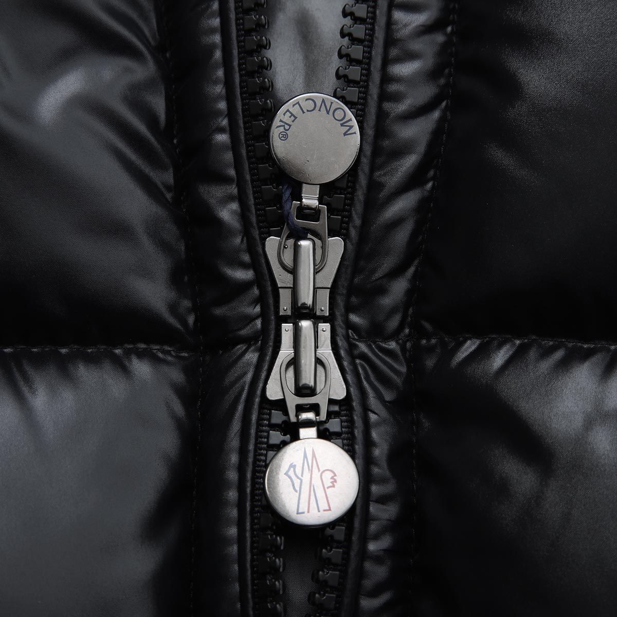 新品未使用タグ付き☆MONCLER BORMES ダウンベスト TG1 黒色 新品未使用タグ付き☆MONCLER BORMES ダウンベスト TG1 黒色 - メルカリ