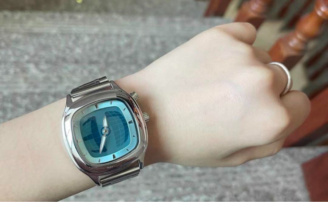 big tic fossil y2k 時計　腕時計　y3k archive 青 big tic fossil y2k 時計 腕時計 y3k archive 青 - メルカリ